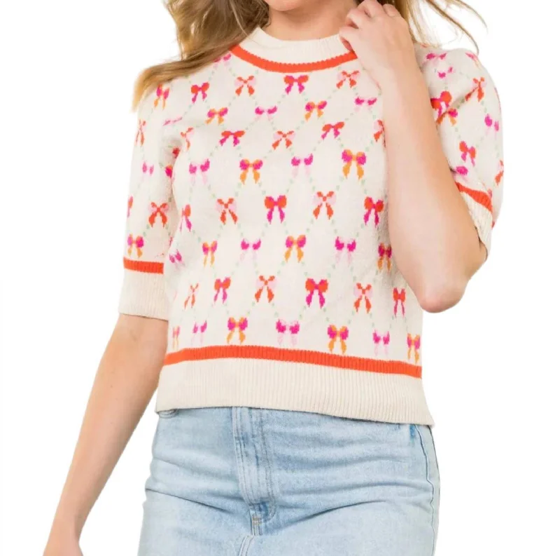 Short Sleeve Ribbon Print Sweater In White/orange